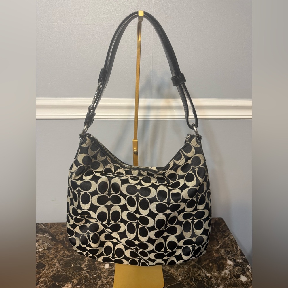 Black and Cream Signature Pattern Hobo Shoulder Bag - Picture 3 of 14